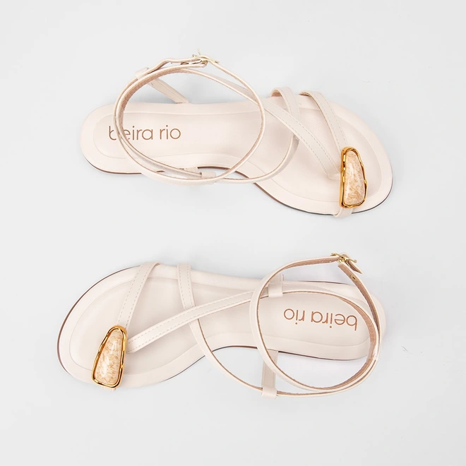 Sandália Rasteira Feminina Beira Rio Tiras Cruzadas Detalhe Pedraria Off White
