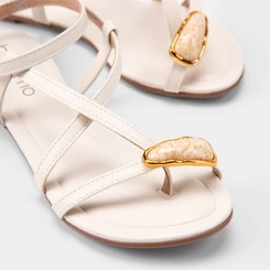 Sandália Rasteira Feminina Beira Rio Tiras Cruzadas Detalhe Pedraria Off White
