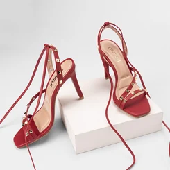 Sandália Feminina Gabriela Amarração Detalhe Tachas Vermelho