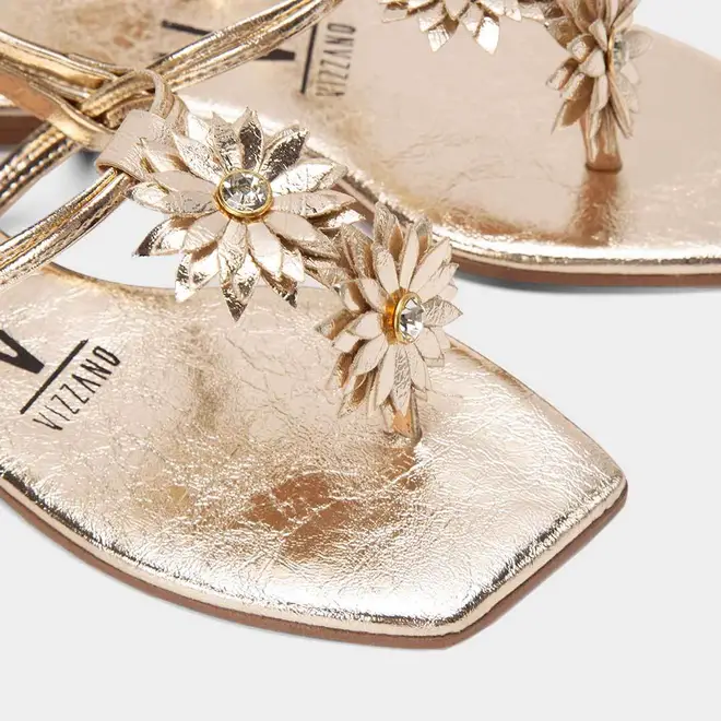 Sandáia Rasteira Feminina Vizzano Detalhe Flor & Pedraria Ouro