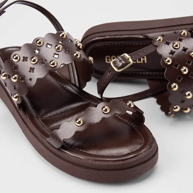 Sandália Feminina Gabriela Flatform Detalhe Tachas Marrom