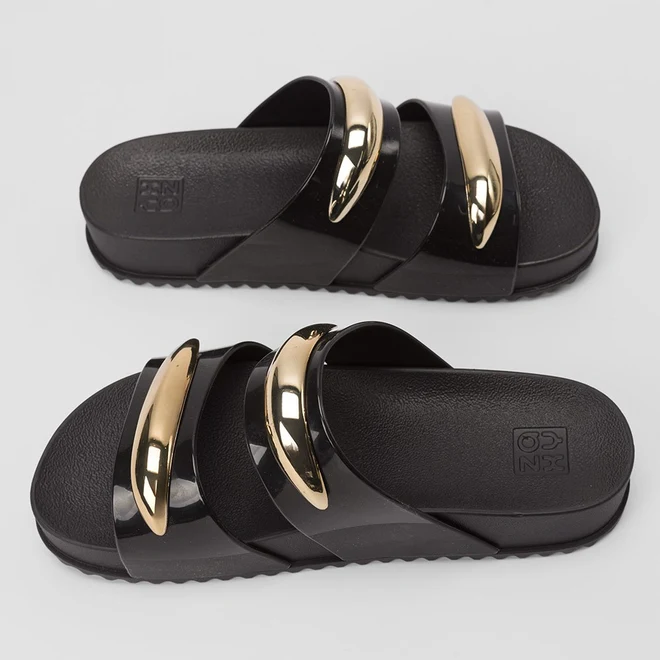 Tamanco Feminino Zaxy Detalhe Bold Preto
