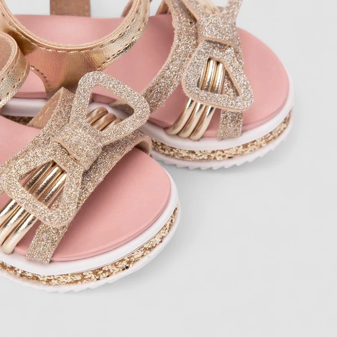 Sandália Bebê Molekinha Detalhe Laço Glitter Metalizado Ouro