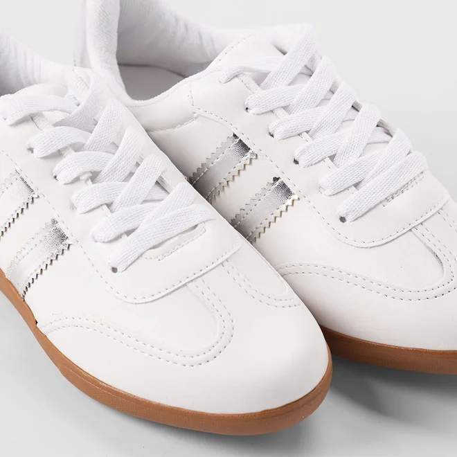 Tênis Casual Feminino Penélope Detalhe Recorte Metalizado Branco