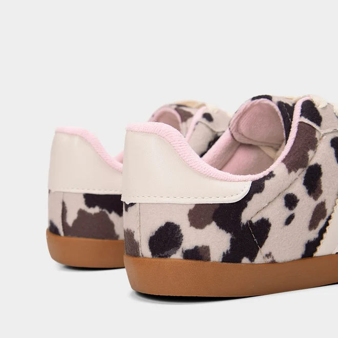 Tênis Casual Feminino Penélope Detalhe Recorte Animal Print Vaca Bege
