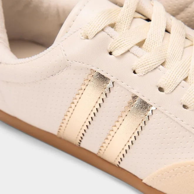 Tênis Casual Feminino Penélope Detalhe Recorte Metalizado Off White