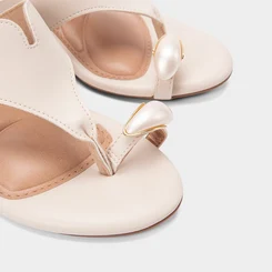 Tamanco Feminino Beira Rio Salto Bloco Médio Detalhe Metalizado Off White