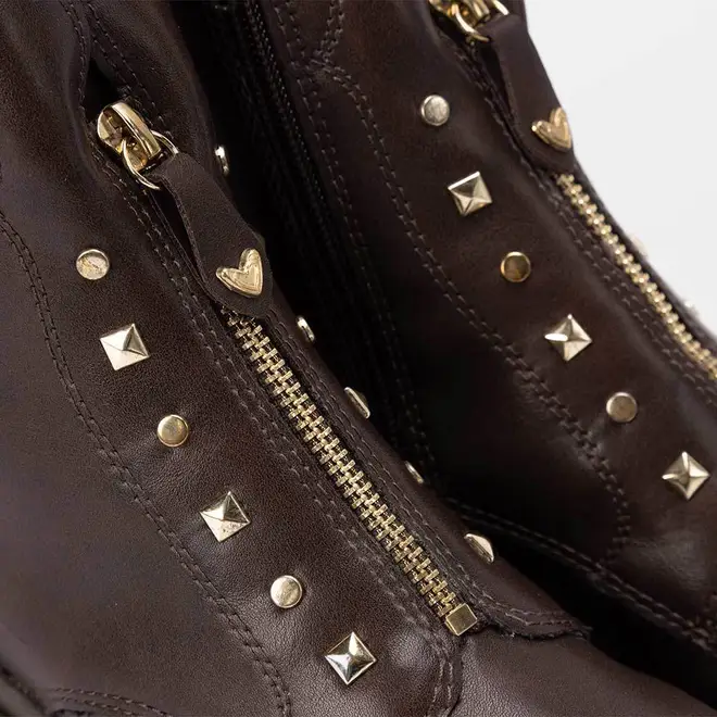 Bota Feminina Mississipi Cano Curto Detalhe Tachas Zíper Marrom