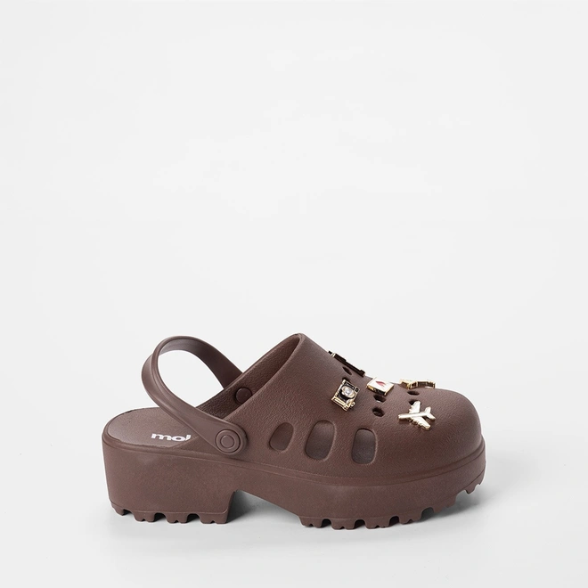 Babuche Feminino Moleca Plataforma Com Pingentes Decorados Marrom