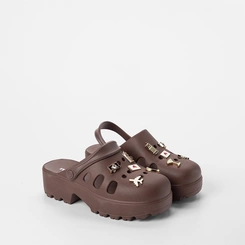 Babuche Feminino Moleca Plataforma Com Pingentes Decorados Marrom
