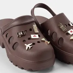 Babuche Feminino Moleca Plataforma Com Pingentes Decorados Marrom