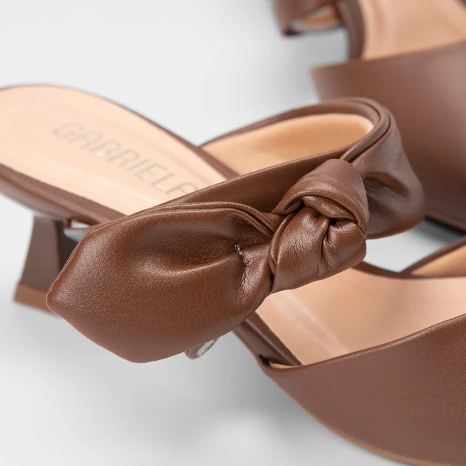 Mule Feminino Gabriela Detalhe Laço Marrom