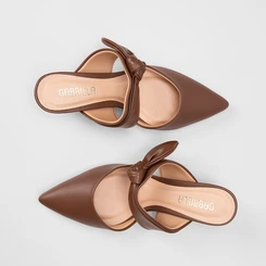 Mule Feminino Gabriela Detalhe Laço Marrom