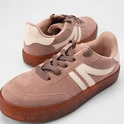 Tênis Casual Feminino Gabriela Detalhe Recorte Lateral Camurça Marrom