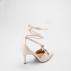 Scarpin Feminino Gabriela Salto Alto Amarração Off White