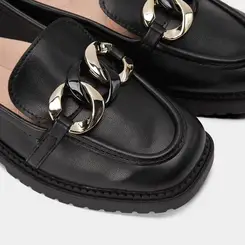 Mocassim Loafer Feminina Moleca Detalhe Corrente Preto