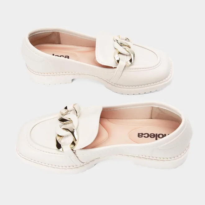 Mocassim Loafer Feminina Moleca Detalhe Corrente Off White