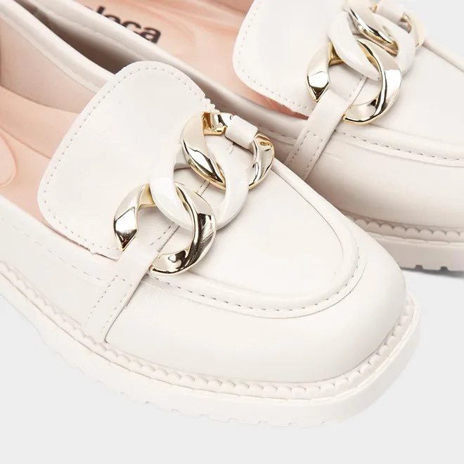 Mocassim Loafer Feminina Moleca Detalhe Corrente Off White