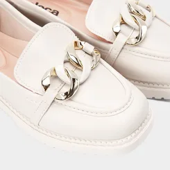 Mocassim Loafer Feminina Moleca Detalhe Corrente Off White