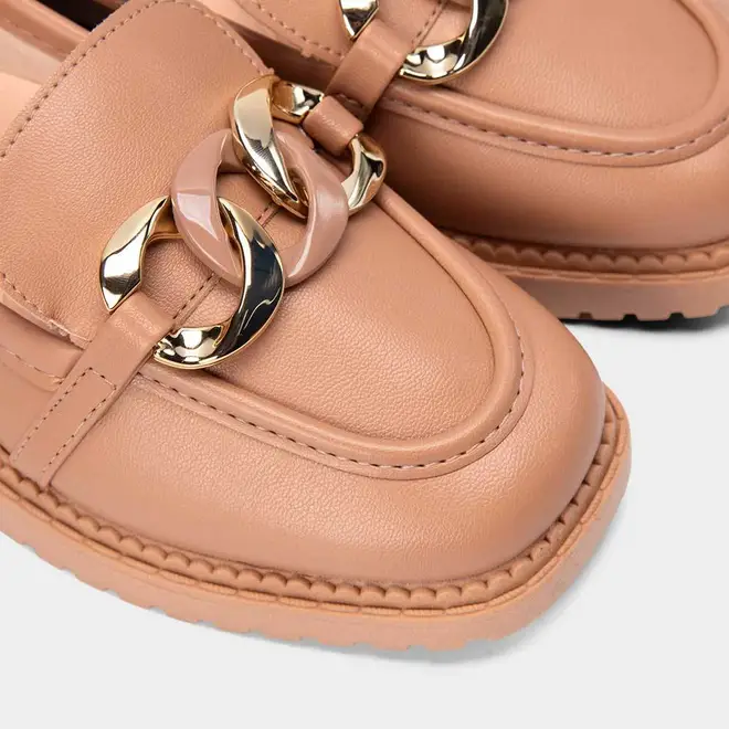Mocassim Loafer Feminina Moleca Detalhe Corrente Nude