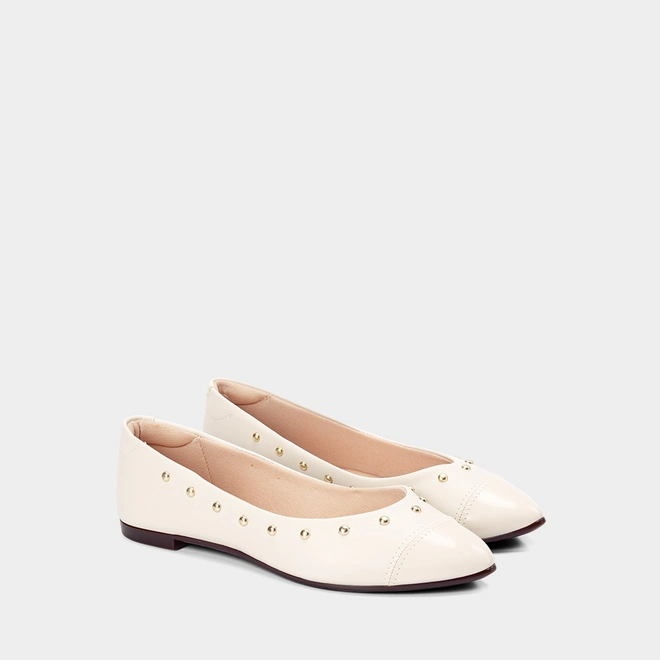 Sapatilha Feminina Moleca Tachas Arredondadas Off White