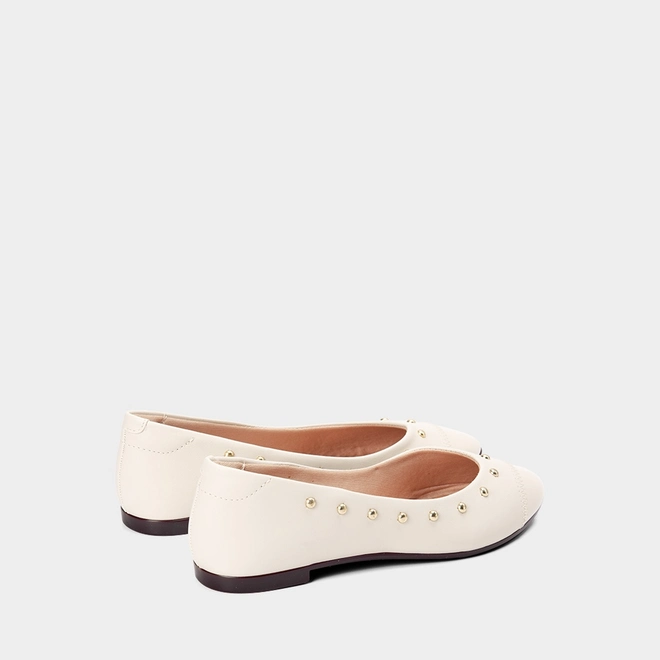 Sapatilha Feminina Moleca Tachas Arredondadas Off White