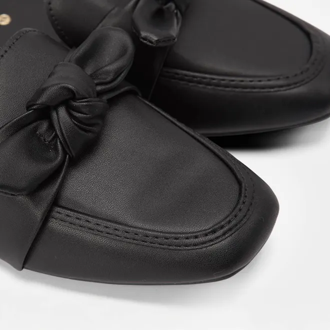 Mule Feminino Penélope Detalhe Laço Preto