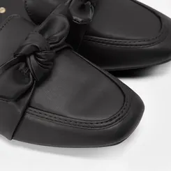 Mule Feminino Penélope Detalhe Laço Preto