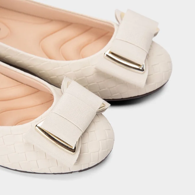 Sapatilha Feminina Moleca Detalhe Laço Off White