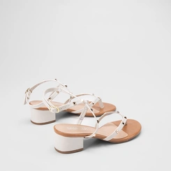 Sandália Feminina Gabriela Salto Bloco Detalhe Tachas Off White