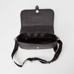 Bolsa Transversal Gabriela Média Enfeite Fivela Pespontos Preto
