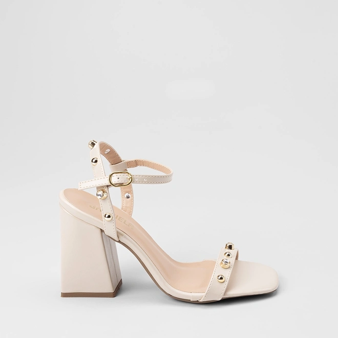 Sandália Feminina Gabriela Salto Alto Detalhe Tachas & Pedraria Off White