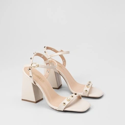 Sandália Feminina Gabriela Salto Alto Detalhe Tachas & Pedraria Off White