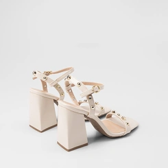 Sandália Feminina Gabriela Salto Alto Detalhe Tachas & Pedraria Off White