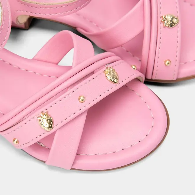 Sandália Infantil Molekinha Tiras Cruzadas Com Aplicações De Morango Rosa