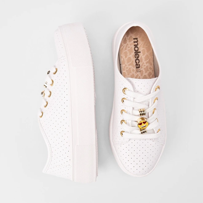 Tênis Casual Feminino Moleca Flatform Com Perfuros e Detalhe Emoji Coração Branco