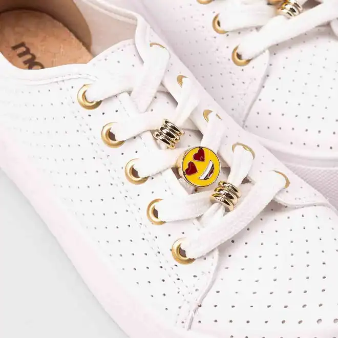Tênis Casual Feminino Moleca Flatform Com Perfuros e Detalhe Emoji Coração Branco