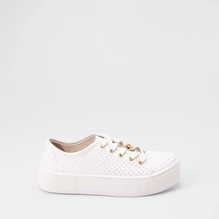 Tênis Casual Feminino Moleca Flatform Com Perfuros e Detalhe Emoji Coração Branco