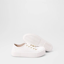 Tênis Casual Feminino Moleca Flatform Com Perfuros e Detalhe Emoji Coração Branco