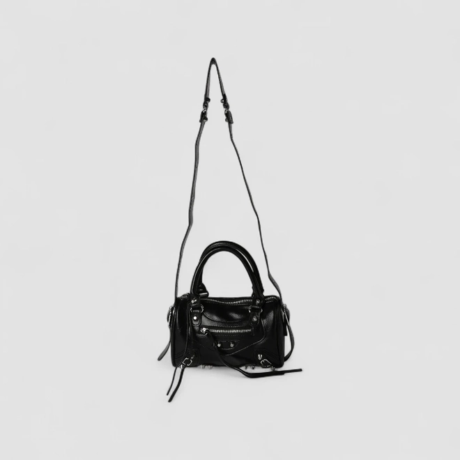 Bolsa Baú Gabriela Média Transversal Detalhe Ilhós & Tachas Preto