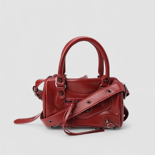 Bolsa Baú Gabriela Média Transversal Detalhe Ilhós & Tachas Vermelha