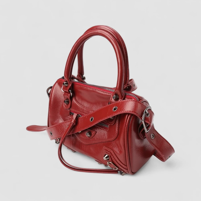 Bolsa Baú Gabriela Média Transversal Detalhe Ilhós & Tachas Vermelha