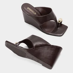 Tamanco Feminino Gabriela Salto Anabela Detalhe Bold Marrom