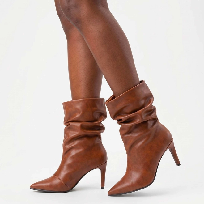Bota Slouchy Feminina Gabriela Drapeado Cano Médio Caramelo