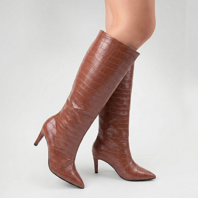 Bota Feminina Gabriela Cano Alto Salto Fino Textura Croco Marrom