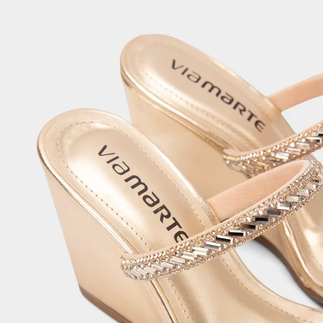 Tamanco Feminino Via Marte Salto Anabela Detalhe Strass Metalizado Ouro