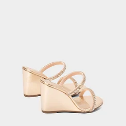 Tamanco Feminino Via Marte Salto Anabela Detalhe Strass Metalizado Ouro