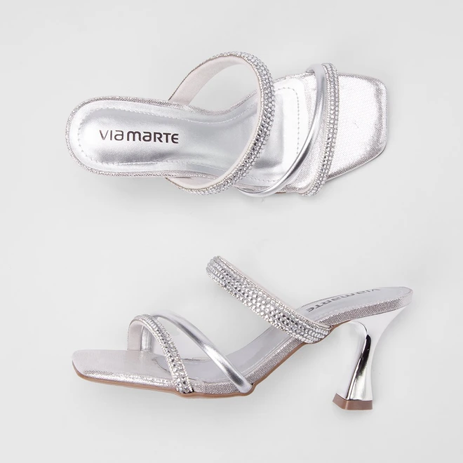 Tamanco Feminino Via Marte Salto Médio Flare Tiras Em Strass Prata