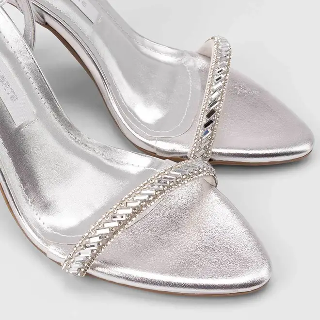 Sandália Feminina Via Marte Salto Alto Detalhe Strass Metalizado Prata