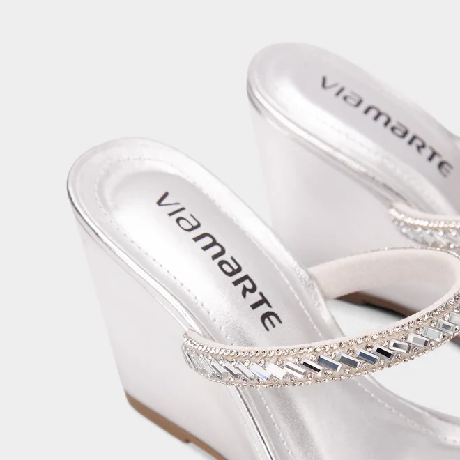 Tamanco Feminino Via Marte Salto Anabela Detalhe Strass Metalizado Prata